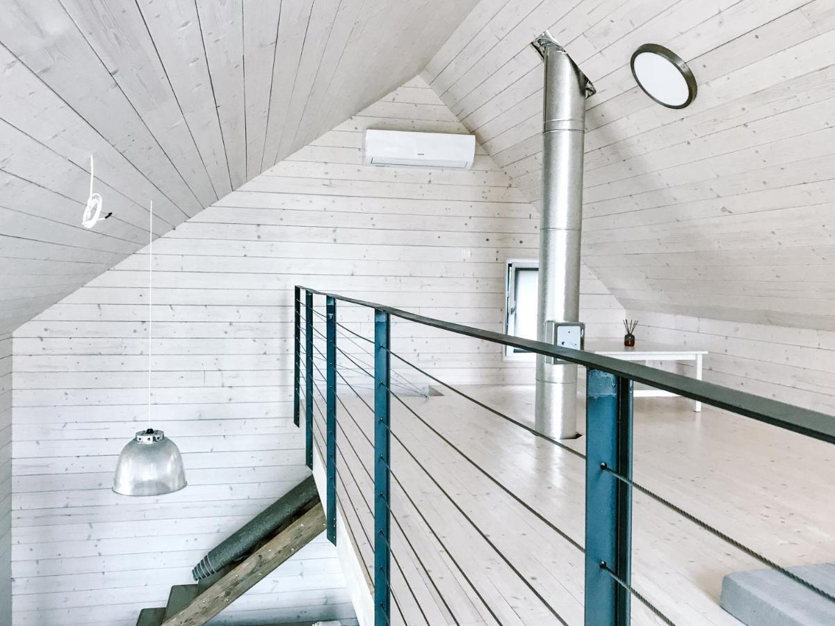 Wine & Space Lodge At Lake Balaton バラトンレッレ エクステリア 写真